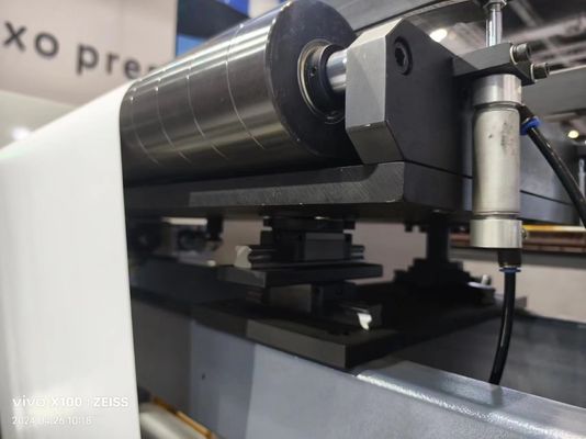 Mesin Pencetak Flekso Tipe Sleeve Multifunctional untuk Mencetak Pengeringan dan Rewinding